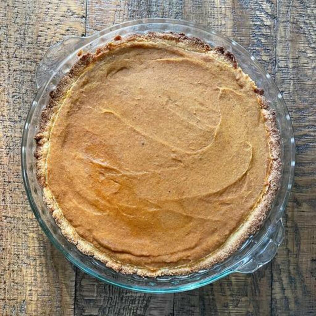 Low-Carb Pumpkin Pie With Cookie Crust